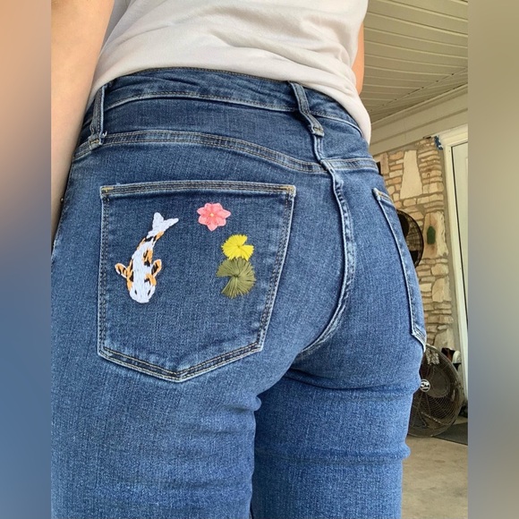 Hand embroidered koi fish Universal Thread jeans - Picture 9 of 9